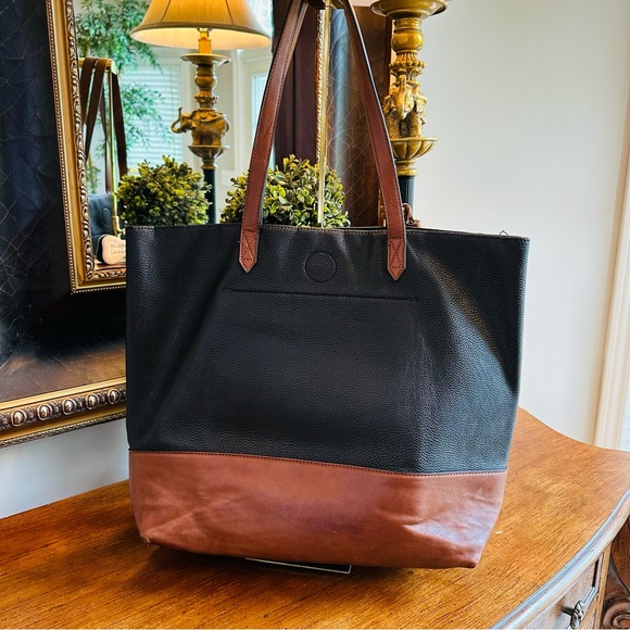 UNBRANDED BLACK & BROWN TOTE BAG WITH TASSELS MAGNETIC CLASP ROOMY WEEKENDER BAG - Picture 3 of 9